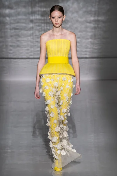Look 10